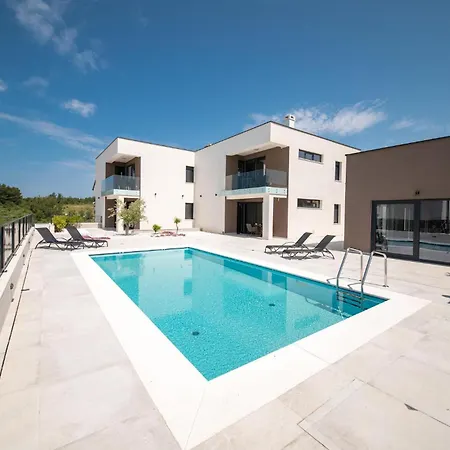 Appartamento Awesome In With Sauna Vrsi