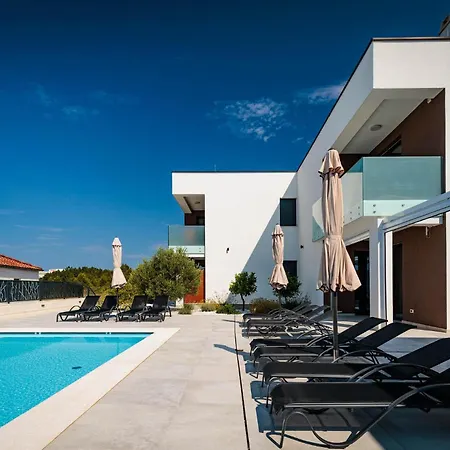 Apartamento Awesome In With Sauna Vrsi