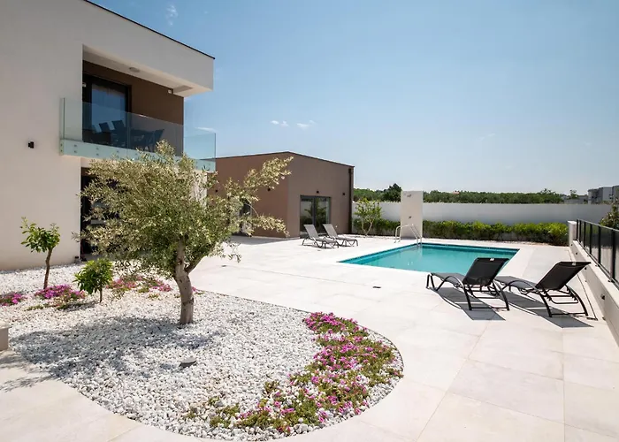 Awesome In With Sauna * Врси